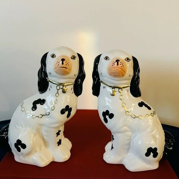 A Set of 2 Elegant Vintage-Style Staffordshire Dog Figurines | Collectibles | - Picture 3 of 7